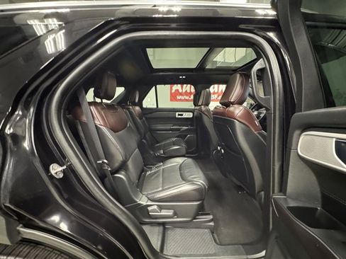 Used 2020 Ford Explorer Platinum w/ Premium Technology Package image 13