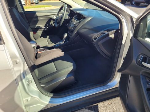 Used 2017 Ford Focus SE FWD image 22