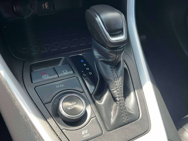 Certified 2023 Toyota RAV4 XLE Premium AWD/4WD image 30