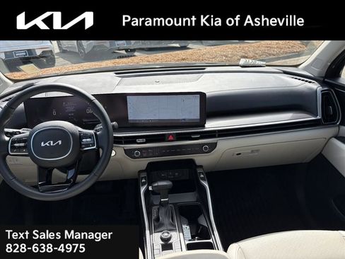 Certified 2025 Kia Sorento EX w/ Panoramic Sunroof Package image 7