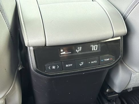 Used 2023 Toyota Highlander XLE AWD/4WD image 10