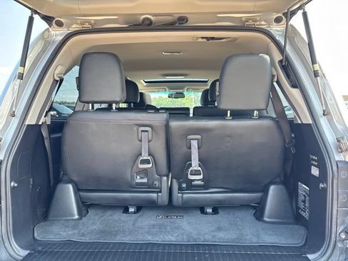 Used 2011 Lexus LX 570 4WD image 35
