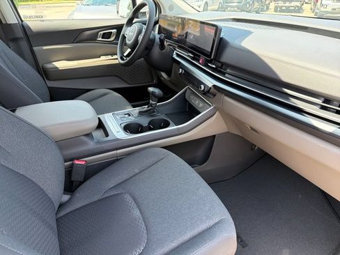 New 2026 Kia Carnival LX FWD image 23
