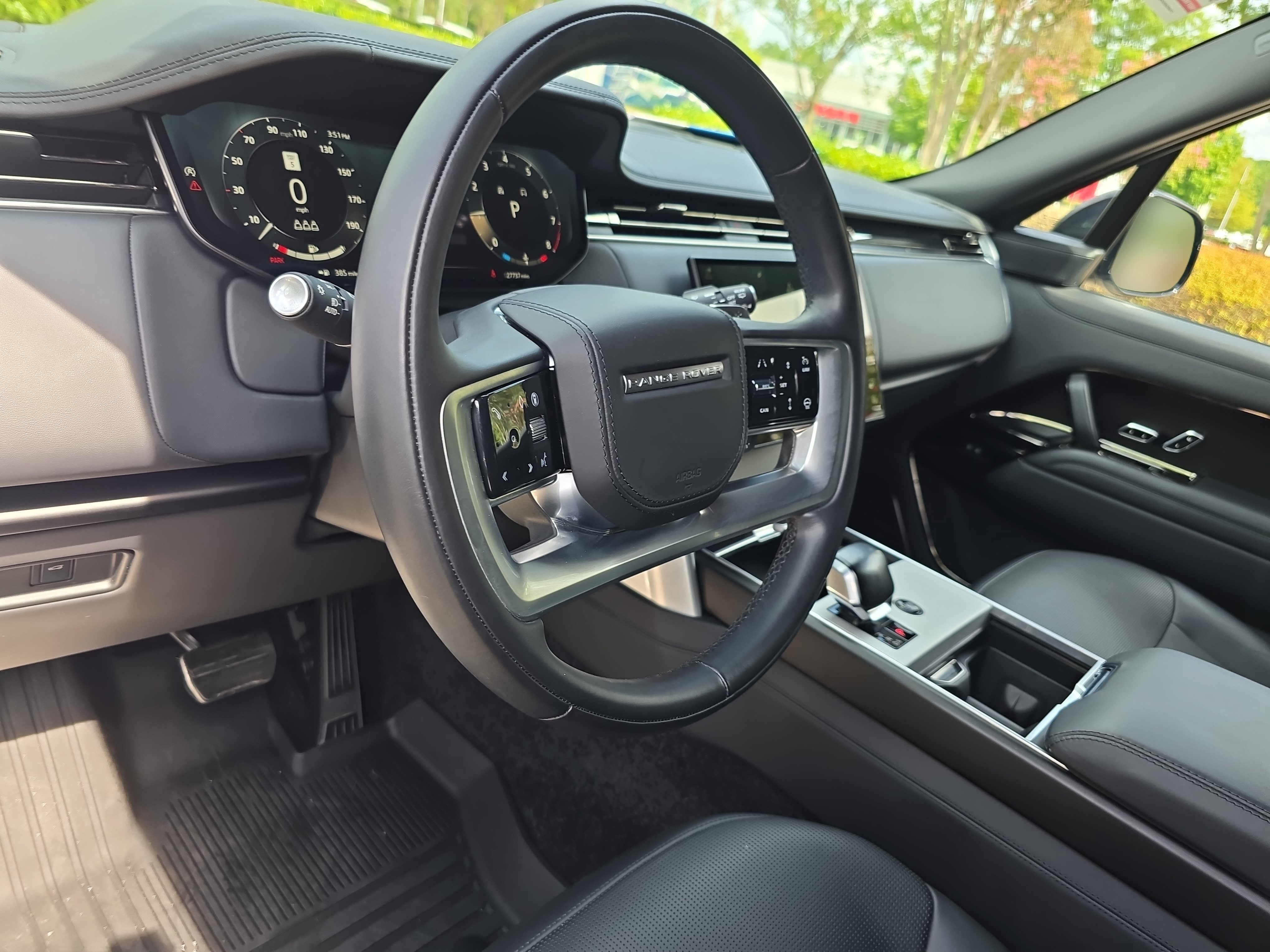 Used 2024 Land Rover Range Rover SV AWD/4WD image 16