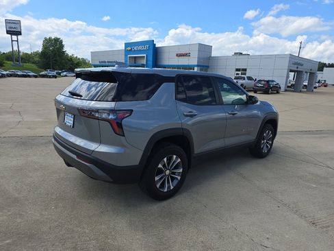 Used 2025 Chevrolet Equinox LT FWD image 5