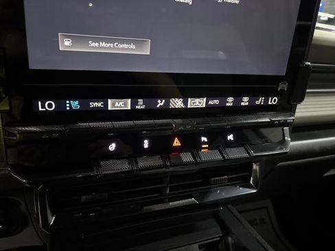 Used 2026 GMC Hummer EV SUV AWD/4WD image 31