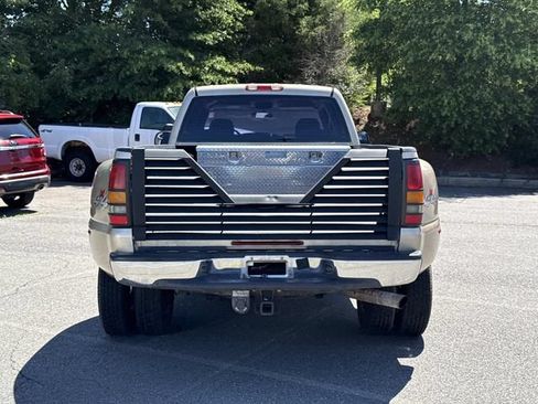 Used 2004 Chevrolet Silverado 3500 LS w/ Heavy-Duty Power Package AWD/4WD image 3