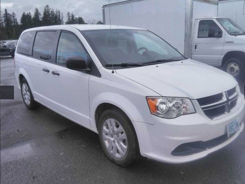 Used 2019 Dodge Grand Caravan SE FWD image 2