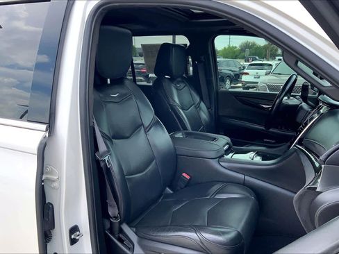 Used 2017 Cadillac Escalade Platinum image 9