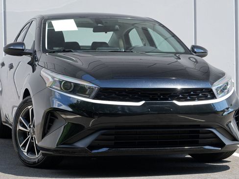 Used 2023 Kia Forte LXS FWD image 2