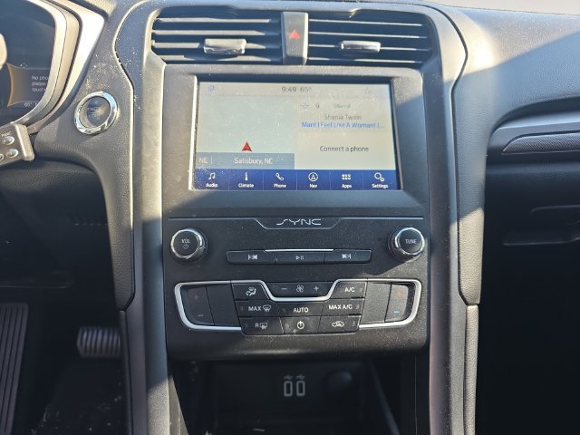 Used 2020 Ford Fusion SE FWD image 8