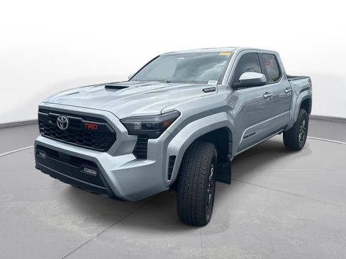 Used 2024 Toyota Tacoma TRD Sport AWD/4WD image 2