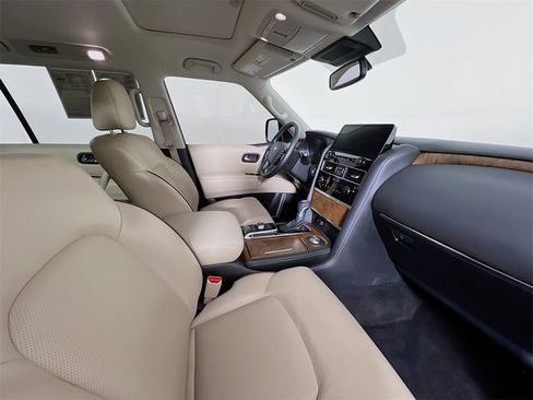 Used 2024 Nissan Armada SL w/ Captain's Chairs Package image 30