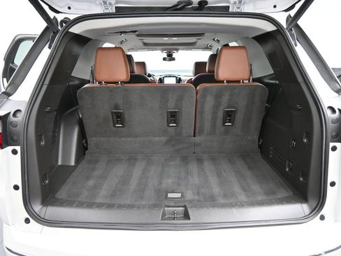 Used 2021 Chevrolet Traverse High Country FWD image 21