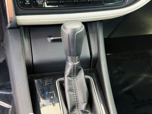 Used 2018 Toyota Corolla iM w/ Carpet Mat Package (TMS) FWD image 18