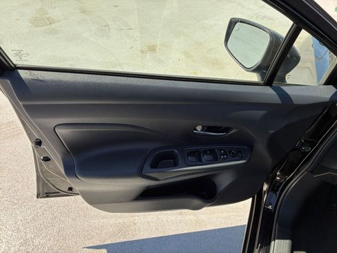 Used 2025 Nissan Versa SV FWD image 18