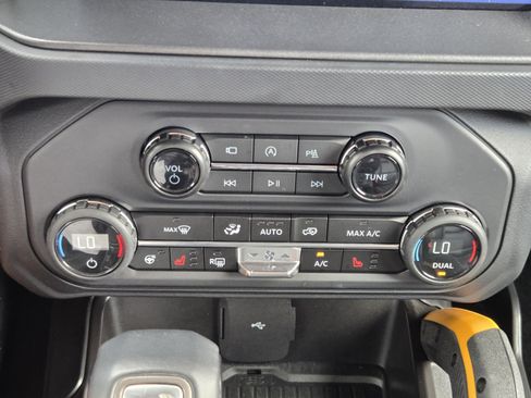 Used 2024 Ford Bronco Badlands AWD/4WD image 11