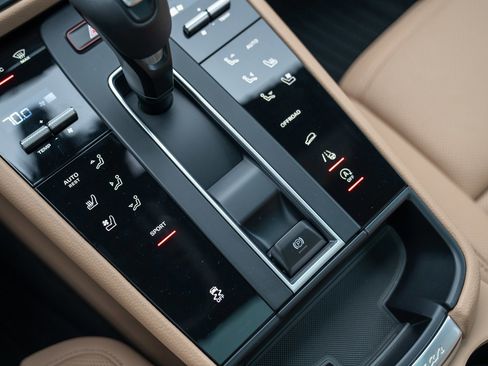 New 2026 Porsche Macan image 21