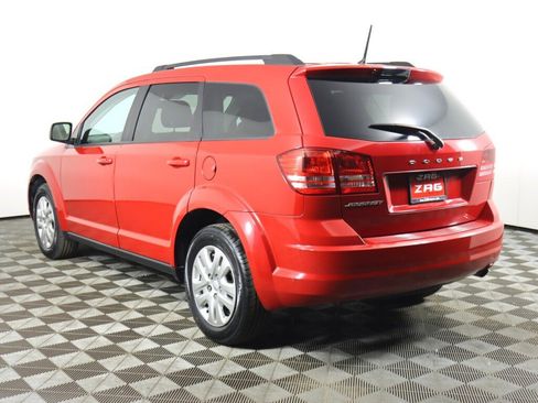 Used 2019 Dodge Journey SE image 3