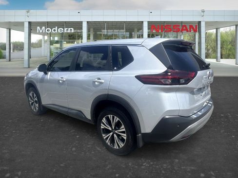 Used 2022 Nissan Rogue SV FWD image 4