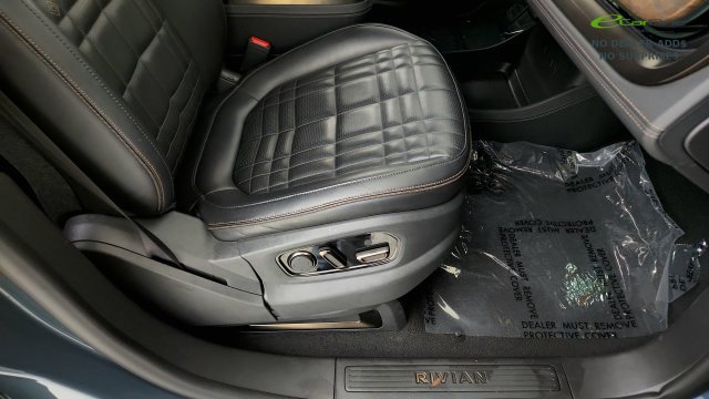 Used 2026 Rivian R1T Premium Tri AWD/4WD image 36