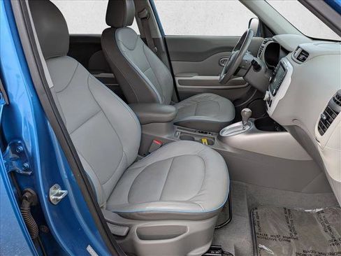 Used 2016 Kia Soul EV + image 20