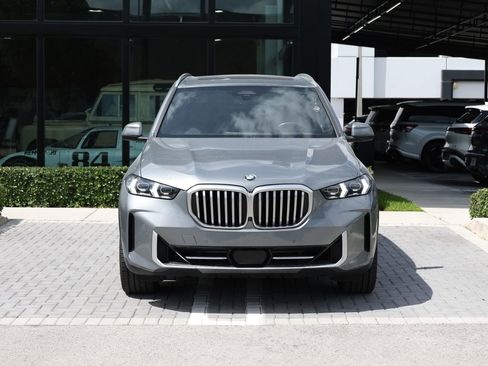Used 2024 BMW X5 xDrive40i AWD/4WD image 3