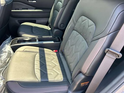 New 2026 Nissan Pathfinder Platinum AWD/4WD image 20