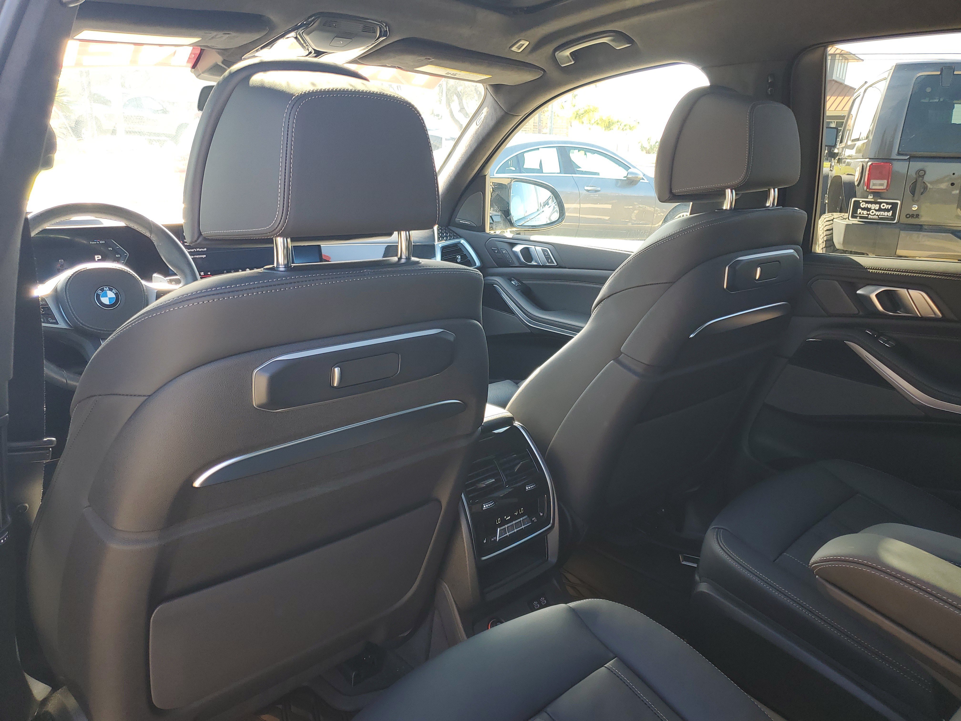 Used 2025 BMW X7 M60i AWD/4WD image 29