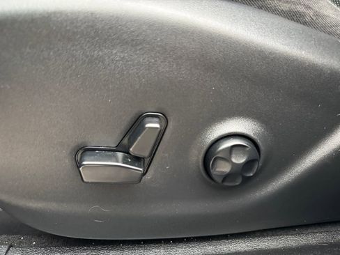 Used 2019 Jeep Cherokee Limited image 19