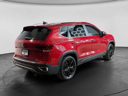 Used 2023 Volkswagen Taos SE w/ Black Wheel Package AWD/4WD image 4