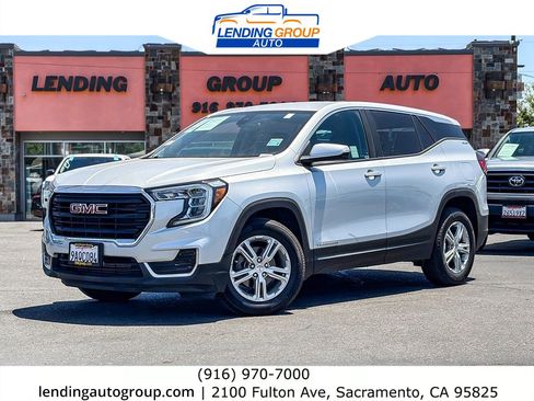 Used 2022 GMC Terrain SLE FWD image 1
