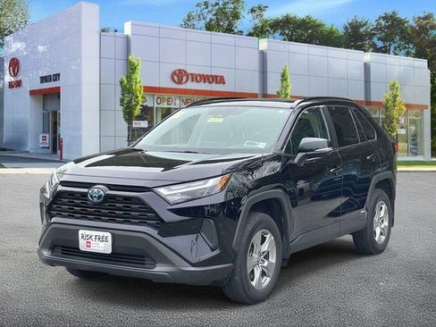 Certified 2023 Toyota RAV4 XLE w/ Convenience Package image 4