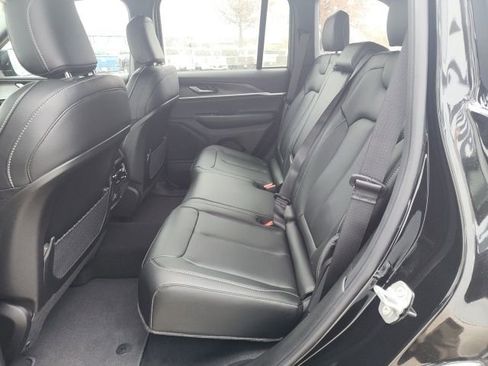 New 2025 Jeep Grand Cherokee Limited w/ Black Appearance Package image 20