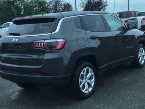 Used 2024 Jeep Compass Sport AWD/4WD image 8