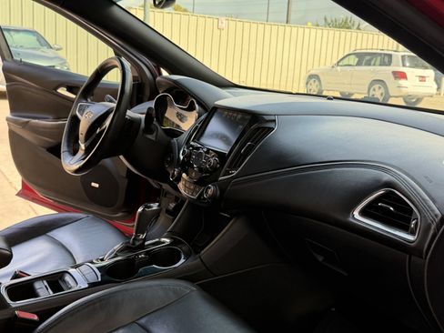 Used 2017 Chevrolet Cruze Premier FWD image 35