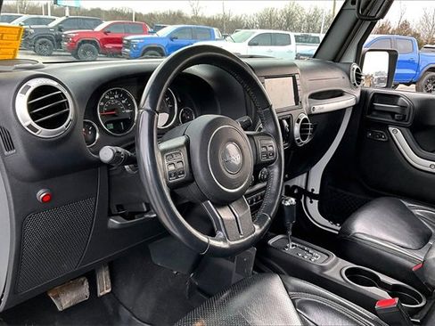 Used 2016 Jeep Wrangler Unlimited Sahara w/ Connectivity Group image 16