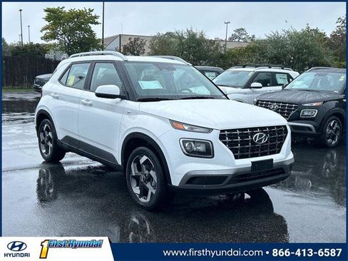 New 2025 Hyundai Venue SEL image 1