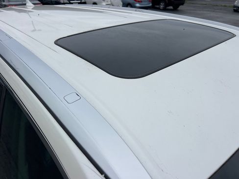 Used 2014 Toyota Highlander XLE AWD/4WD image 9