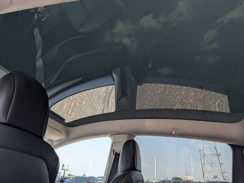 Used 2022 Tesla Model Y Performance AWD/4WD image 16