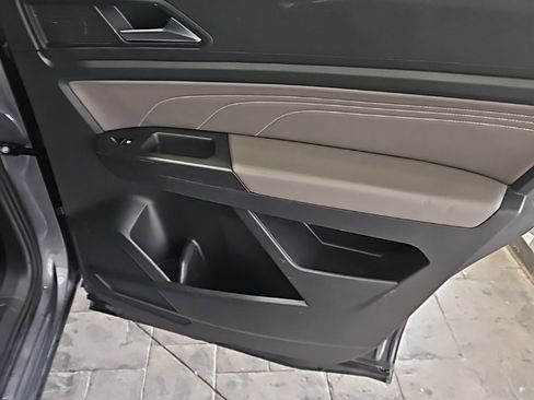 Used 2023 Volkswagen Atlas SE image 15