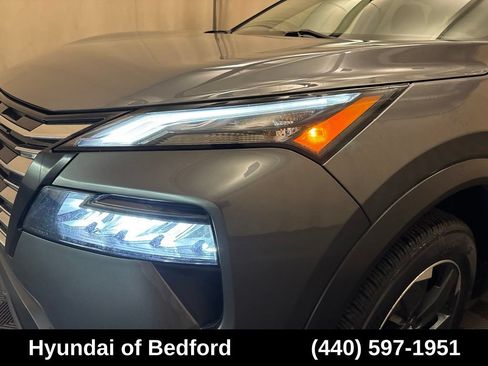Used 2024 Nissan Rogue SV AWD/4WD image 10