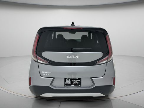 Used 2025 Kia Soul LX w/ LX Technology Package FWD image 7