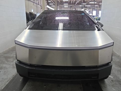 Used 2024 Tesla Cybertruck AWD Crew Cab image 6