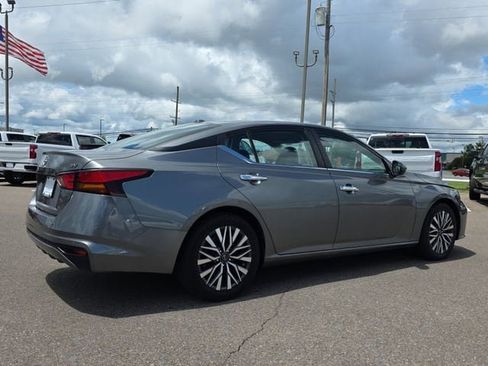 Used 2023 Nissan Altima 2.5 SV FWD image 5