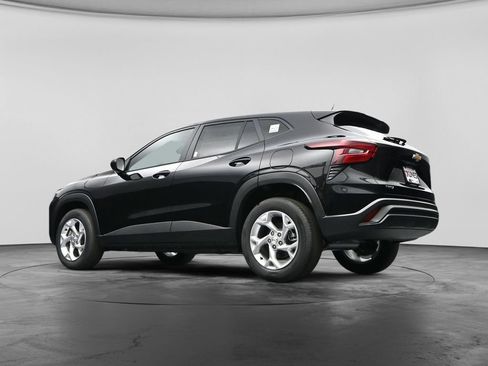 New 2026 Chevrolet Trax LS w/ LS Convenience Package FWD image 54