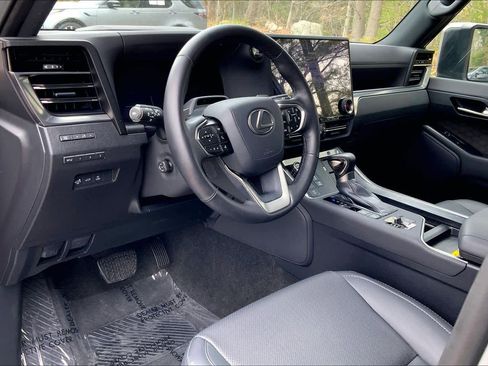 Used 2024 Lexus GX 550 w/ Accessory Package (2T) AWD/4WD image 17