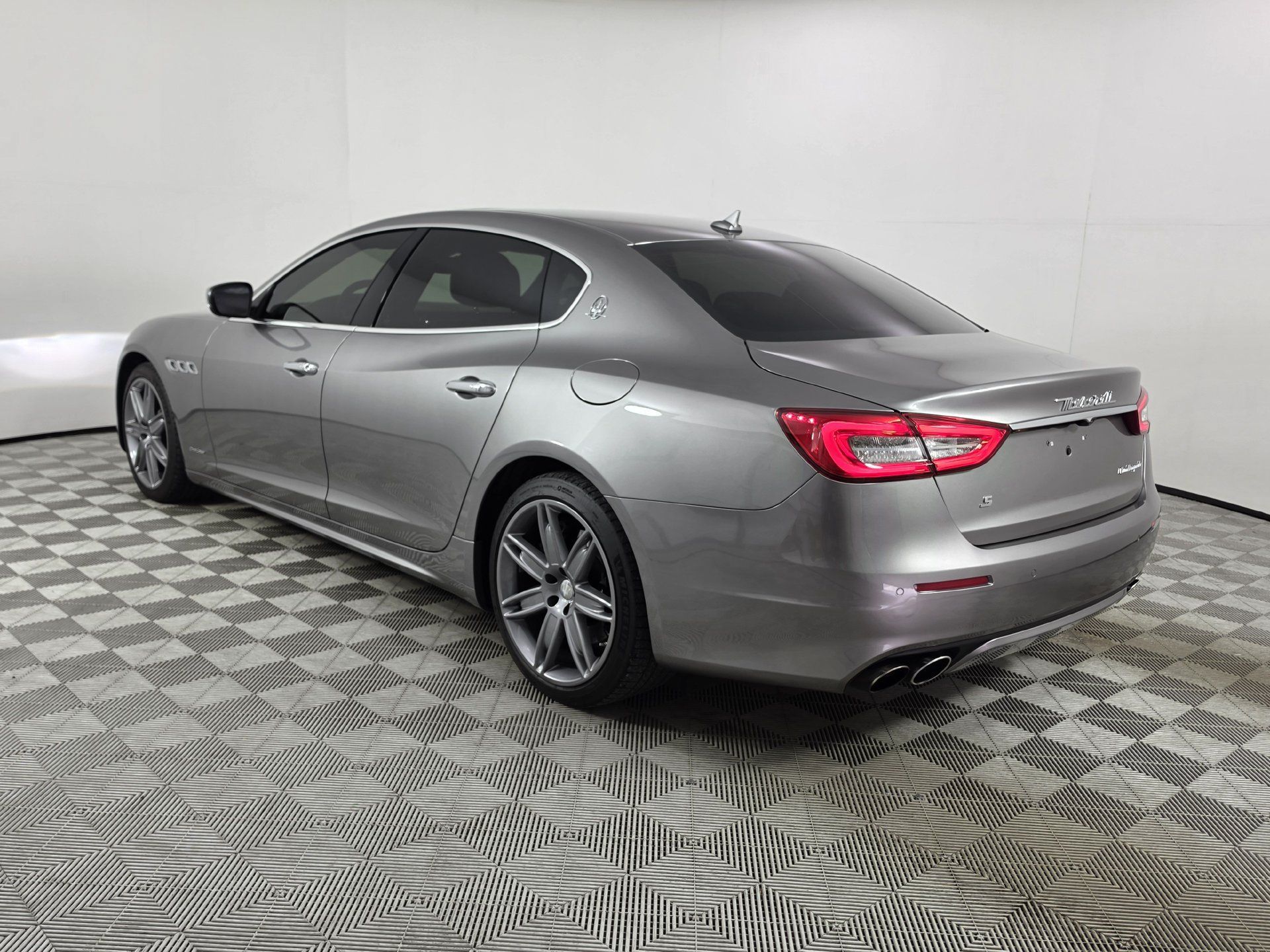 Used 2017 Maserati Quattroporte S GranLusso RWD image 41