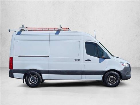 Used 2022 Mercedes-Benz Sprinter 2500 image 4