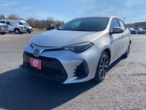 Used 2018 Toyota Corolla SE image 3